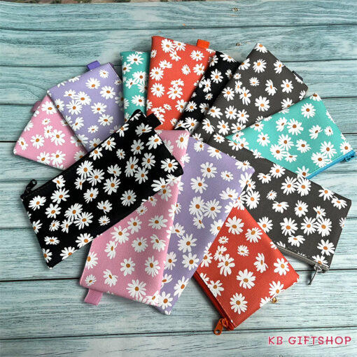 KB ขายส่ง ยกโหล (12ใบ) กระเป๋าดินสอ กล่องดินสอ อุปกรณ์เครื่องเขียน ขนาด 4x8 นิ้ว พิมพ์ลาย daisy - Image 2