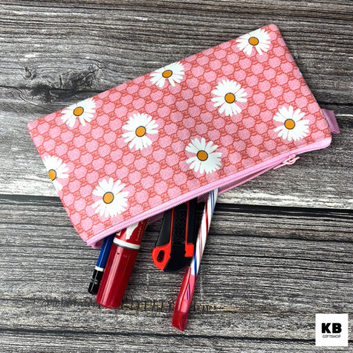 KB ขายส่ง ยกโหล (12ใบ) กระเป๋าดินสอ กล่องดินสอ อุปกรณ์เครื่องเขียน ขนาด 4x8 นิ้ว ลายดอกเดซี่GD - Image 3